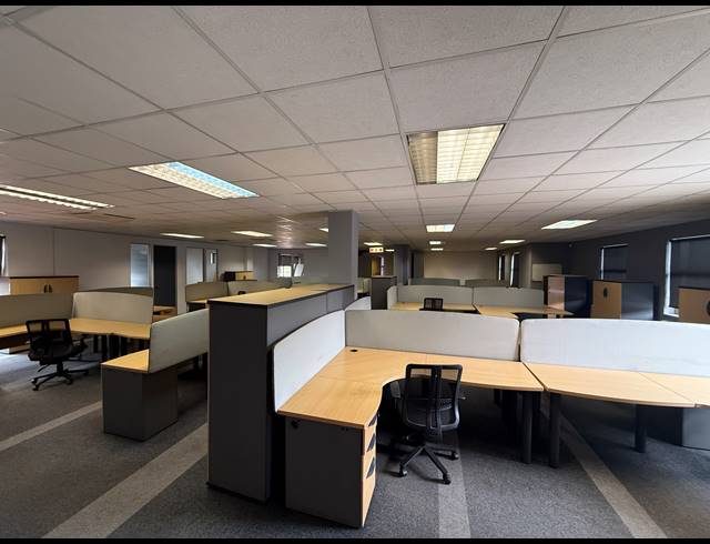 4,714M² OFFICE FOR SALE IN HOUGHTON ESTATE
